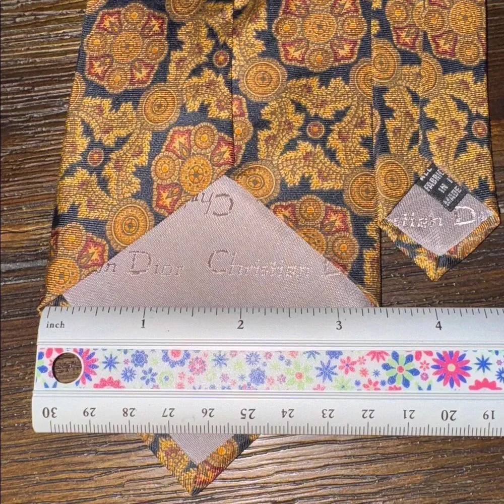 Christian Dior Elegant Gold and Black Patterned silk Tie